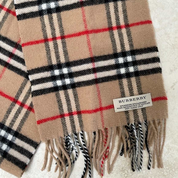 BURBERRY Mini Cashmere Scarf - Picture 2 of 5
